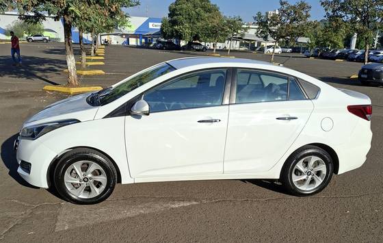 HYUNDAI HB20S 1.6 PREMIUM 16V FLEX 4P AUTOMÁTICO HYUNDAI HB20S 1.6 PREMIUM 16V FLEX 4P AUTOMÁTICO